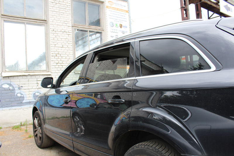 avtomobil-audi-q7-foto