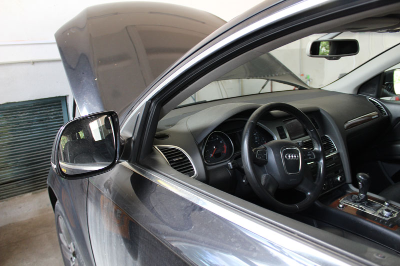 salon-avtomobilya-audi-q7